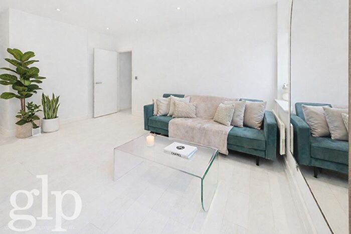 1 Bedroom Flat To Rent In D'arblay Street, Soho, W1F