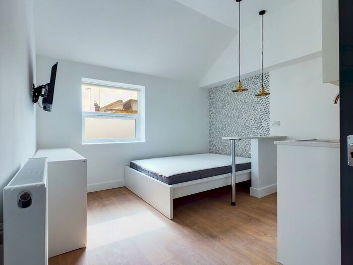 Studio To Rent In Castle Street, BN1
