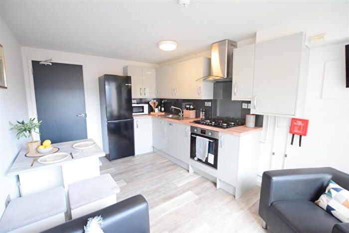 3 Bedroom Flat To Rent In Apt, Brayford Court - Student Apartment - /, LN1