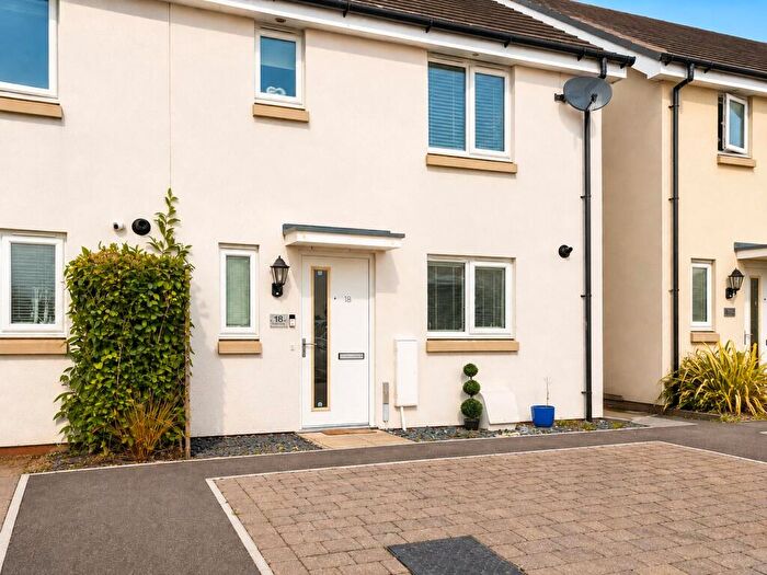 3 Bedroom End Of Terrace House For Sale In Pear Tree Leaze, Patchway, Bristol, BS34