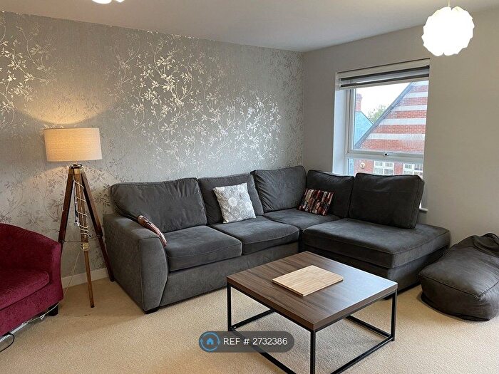 2 Bedroom Flat To Rent In Pavilion Court, Northampton, NN1