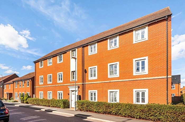 2 Bedroom Flat For Sale In Prince Rupert Drive, Aylesbury, Buckinghamshire, HP19