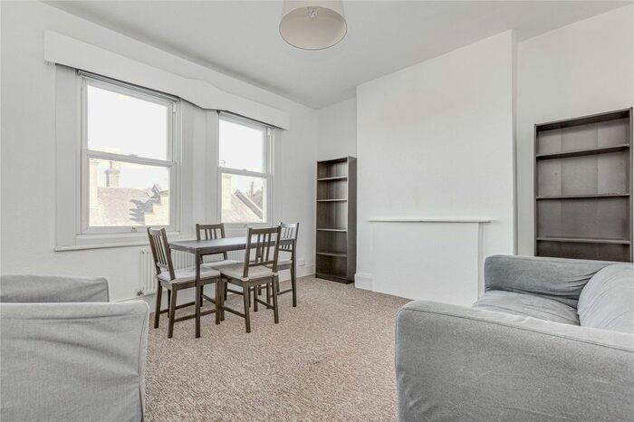 2 Bedroom Flat To Rent In Theatre Street, The Shaftesbury Estate, SW11