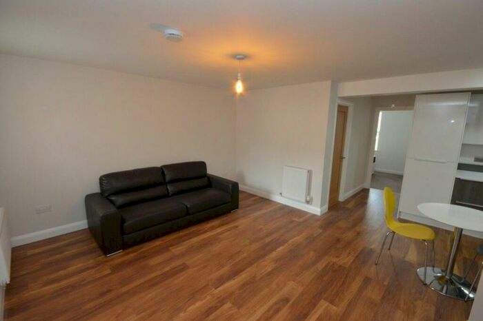 2 Bedroom Flat To Rent In Hunt Street, Old Town, SN1