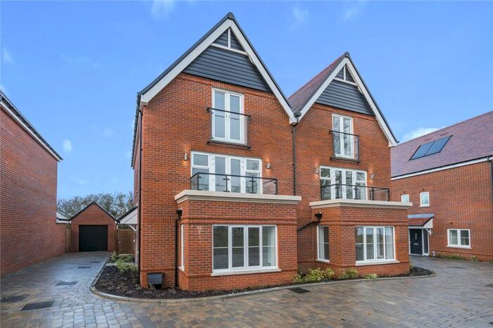 4 Bedroom Semi-Detached House To Rent In Tovey Green, Guildford, Surrey, GU3