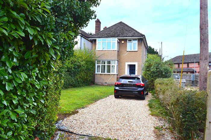 3 Bedroom Detached House For Sale In Bicester Road, Kidlington, OX5