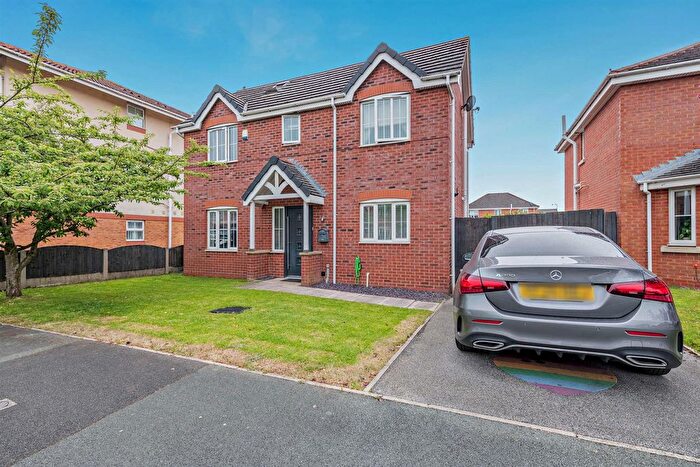 4 Bedroom Detached House For Sale In Weavermill Park, Ashton-In-Makerfield, Wigan, WN4
