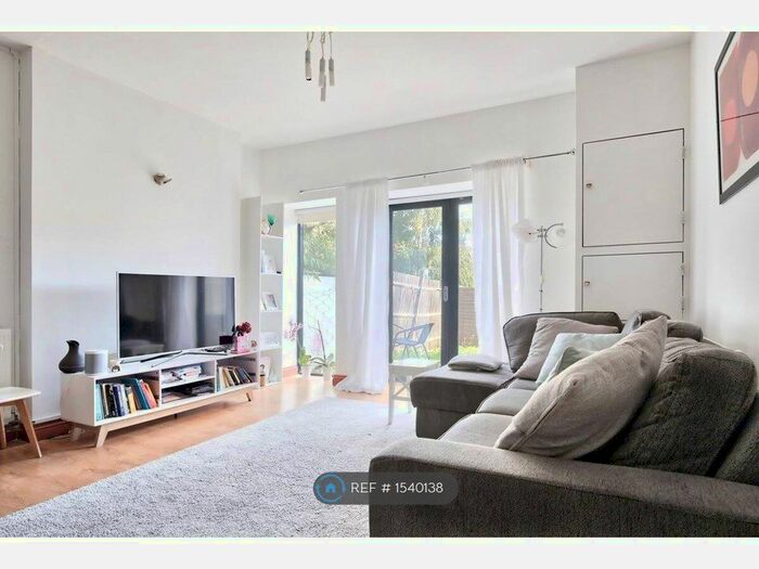 2 Bedroom Flat To Rent In Lewisham Way, London, SE4