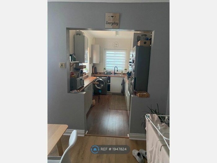 2 Bedroom Semi-Detached House To Rent In Botany Bay Road, Southampton, SO19