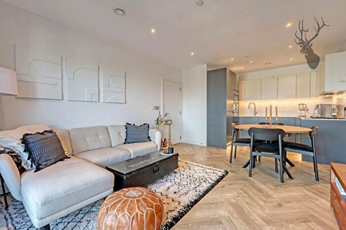 1 Bedroom Flat To Rent In Rookwood Way, London, E3
