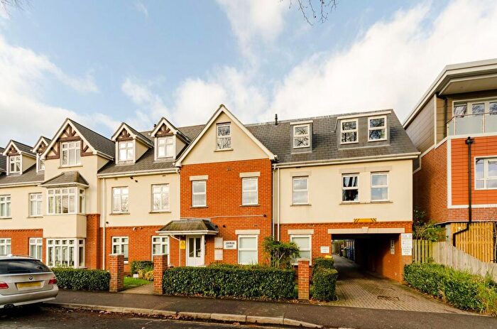 2 Bedroom Flat For Sale In Maybury Road, Woking, GU21