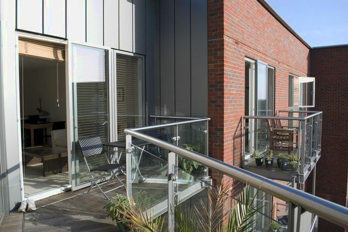 2 Bedroom Flat To Rent In The Heart, Walton-On-Thames KT12