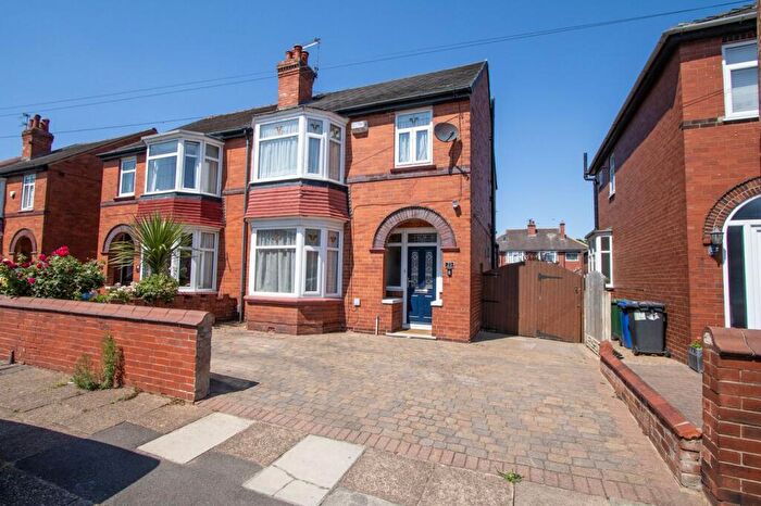 3 Bedroom Semi Detached House For Sale In Welbeck Road, Bennetthorpe, Doncaster, DN4