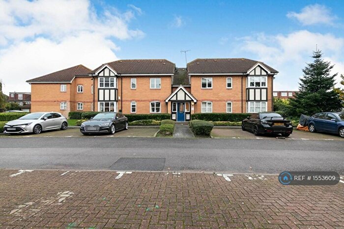 2 Bedroom Flat To Rent In Redwood Gardens, Chingford London, E4