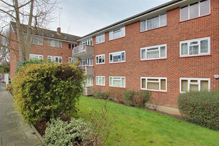 3 Bedroom Flat To Rent In Springbank, London, N21