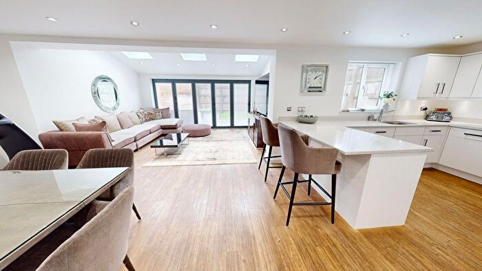 5 Bedroom Detached House For Sale In Lee Road, Harlestone Manor, Northampton, NN5