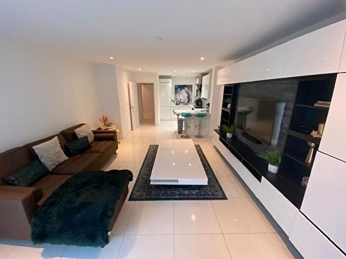 2 Bedroom Apartment To Rent In Woods End, Barlow Moor Road, Didsbury, M20