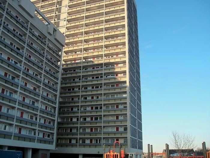 2 Bedroom Flat To Rent In Seamount Court, Aberdeen, AB25