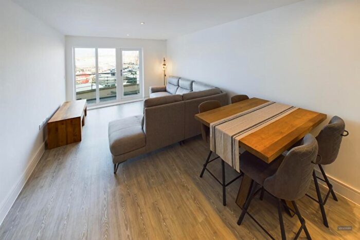 2 Bedroom Apartment For Sale In Riverside Quay, Southampton, SO14