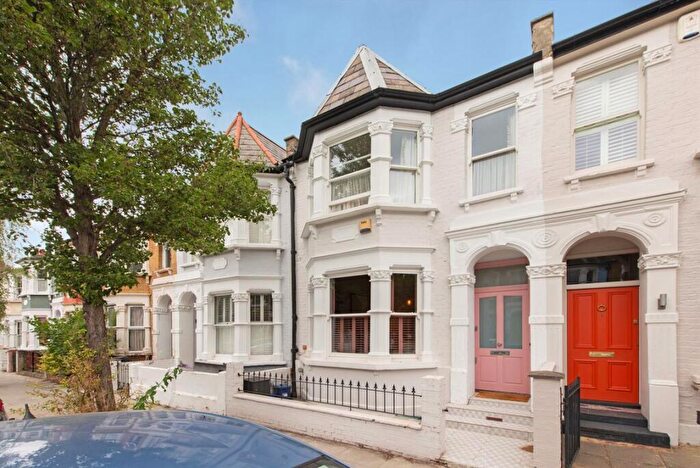 4 Bedroom House For Sale In Belgrade Road, Stoke Newington, N16