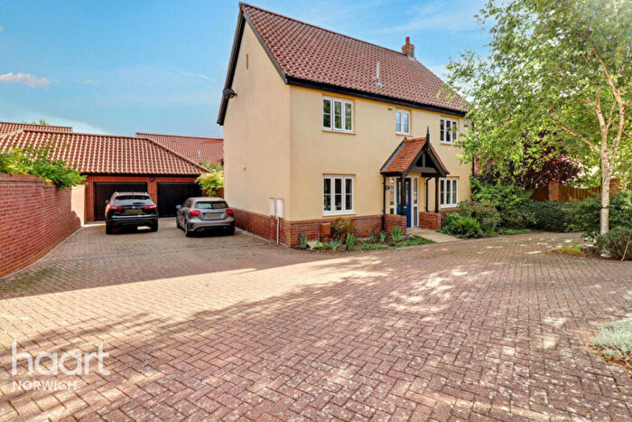 4 Bedroom Detached House For Sale In Wheeler Crescent, Norwich, NR9
