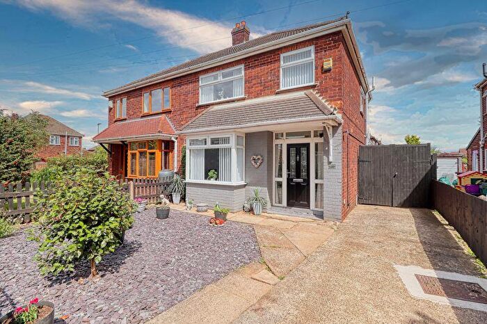 3 Bedroom Semi-Detached House For Sale In Baysdale Road, Scunthorpe, DN16