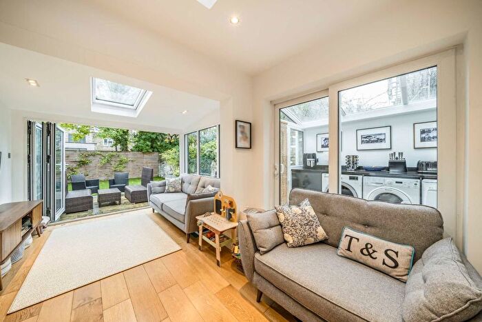 2 Bedroom Flat For Sale In Plympton Road, Brondesbury Park, NW6