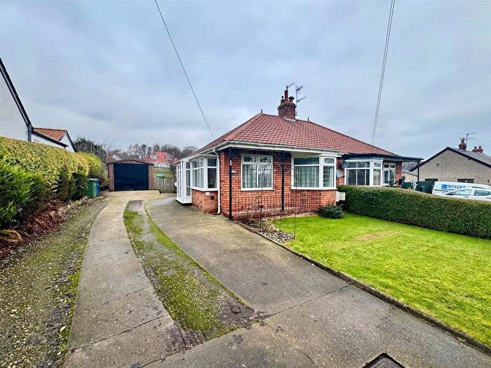 1 Bedroom Semi Detached Bungalow For Sale In Cross Lane, Scarborough, YO12