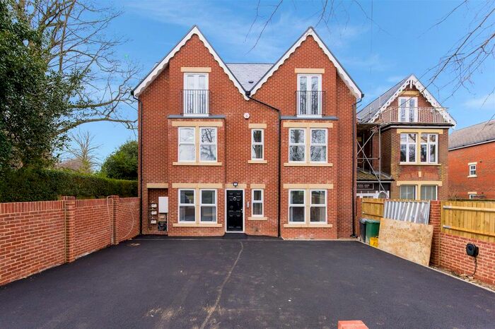 2 Bedroom Flat To Rent In Avenue Road, Banstead, SM7