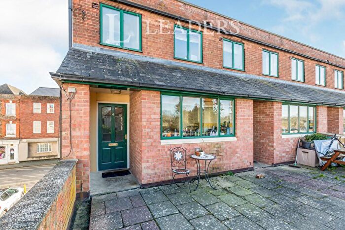 2 Bedroom Flat To Rent In Castle Street, Buckingham, Buckinghamshire, MK18