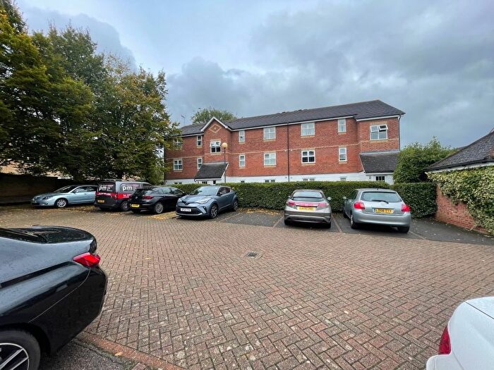 2 Bedroom Flat To Rent In Harper Close, Southgate, N14