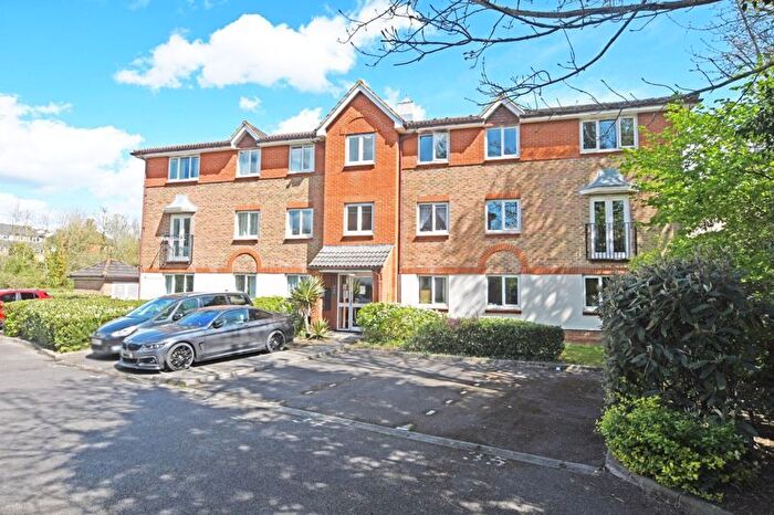2 Bedroom Flat To Rent In Lindisfarne Gardens, Maidstone, ME16