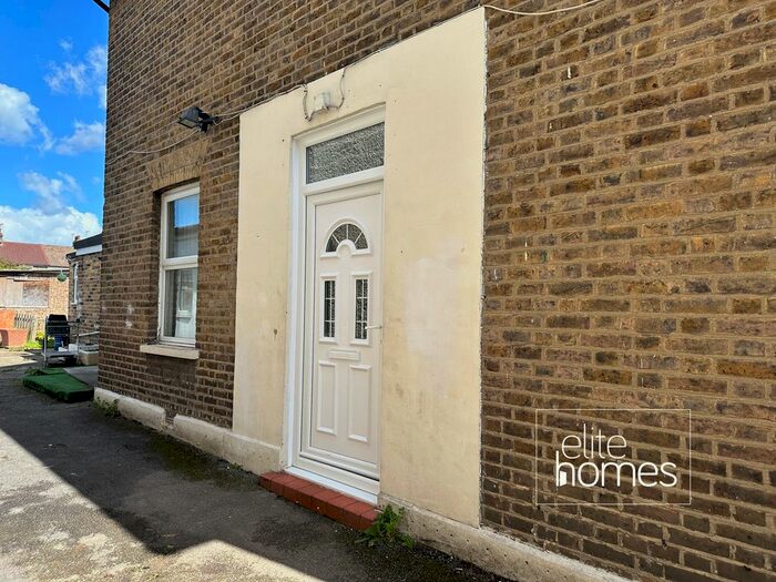 3 Bedroom Detached House To Rent In Eleanor Road, Waltham Cross, EN8