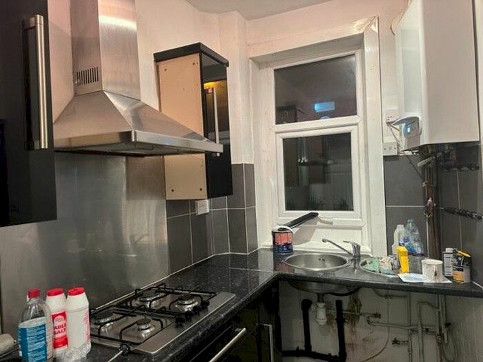 3 Bedroom Terraced House To Rent In Dartmouth Terrace, Bradford, West Yorkshire, BD8