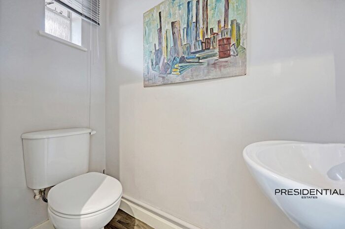 4 Bedroom Detached House For Sale In Marjorams Avenue, Loughton, IG10