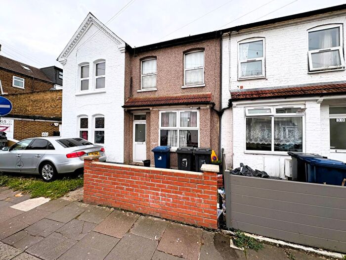 3 Bedroom Terraced House For Sale In Dagmar Road, Southall, UB2
