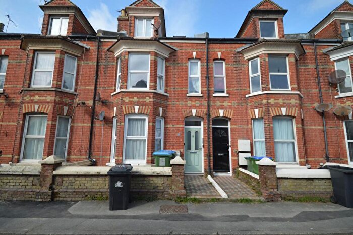 1 Bedroom Flat To Rent In Clifton Road, Littlehampton, BN17