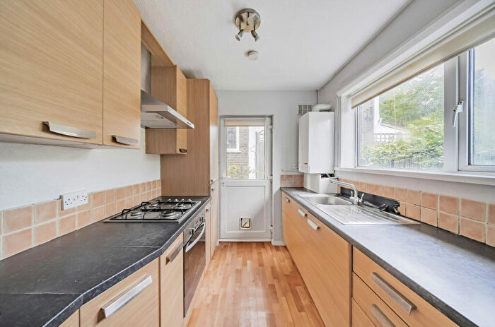 2 Bedroom Apartment For Sale In Trinity Road, London, N2