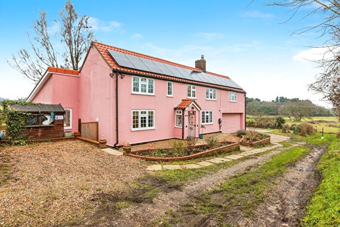 6 Bedroom Detached House For Sale In Sandy Lane, Hulver, Beccles, Suffolk, NR34