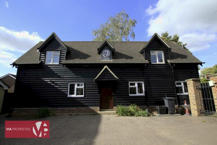 3 Bedroom Detached House To Rent In Hammondstreet Road, Cheshunt, EN7