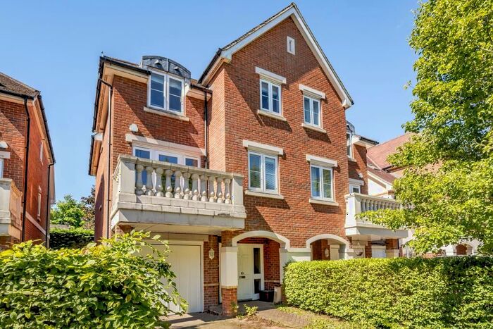 5 Bedroom Semi-Detached House To Rent In Symeon Place, Caversham Heights, RG4