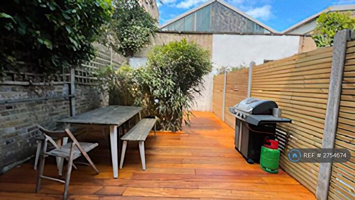 2 Bedroom Flat To Rent In Cruden Street, London, N1