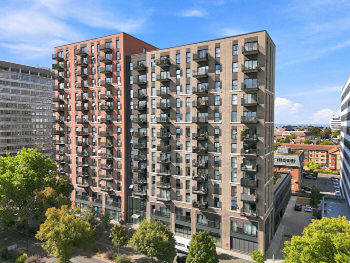 2 Bedroom Apartment For Sale In Victoria Avenue, Southend-on-sea, SS2