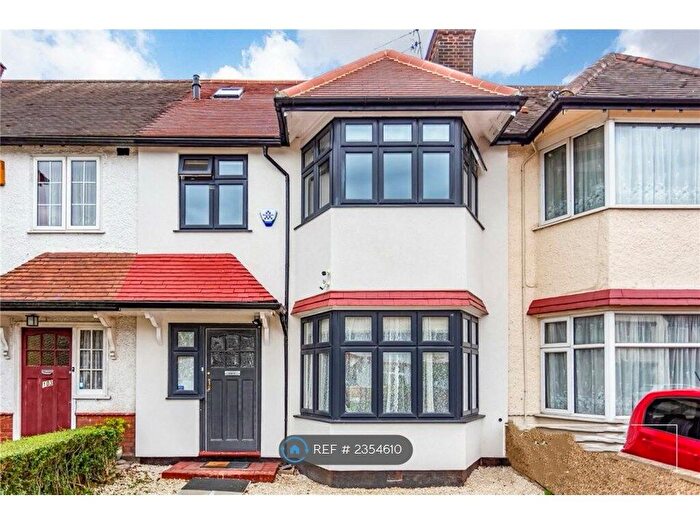 4 Bedroom Semi-Detached House To Rent In Hervey Close, London, N3