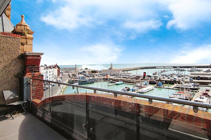 2 Bedroom Flat For Sale In Harbour Parade, Ramsgate, Kent, CT11