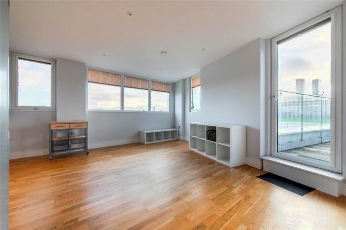 3 Bedroom Apartment To Rent In Langan House, Keymer Place, Lime House, London, E14