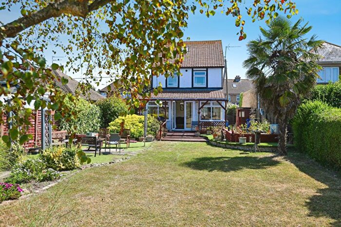2 Bedroom Detached House For Sale In Queenborough Road, Halfway, Kent, ME12