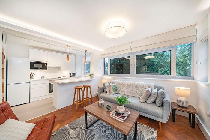 2 Bedroom Flat To Rent In Cotman Close, Putney, SW15