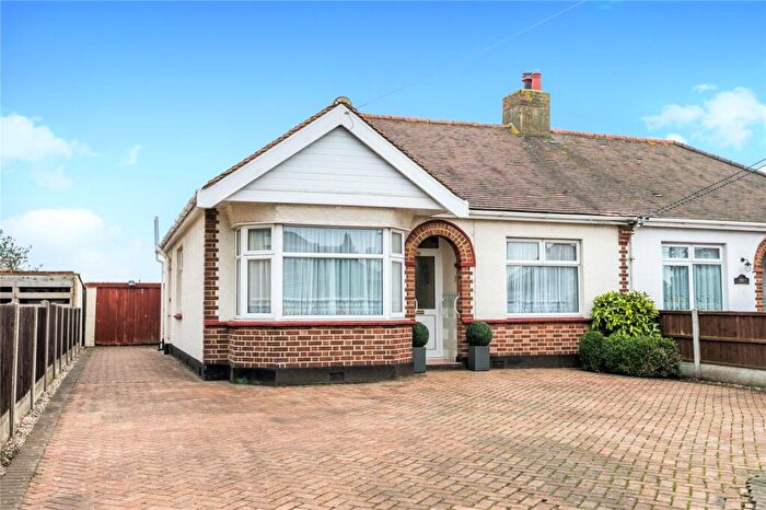 3 Bedroom Bungalow For Sale In Southend Road, Rochford, SS4