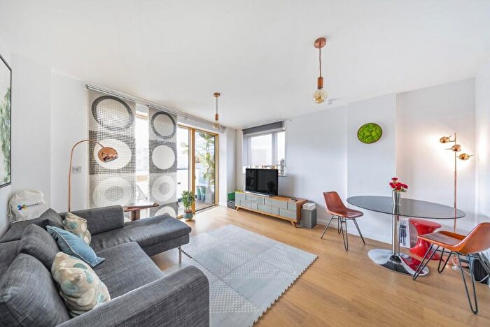 2 Bedroom Flat For Sale In Albert Road, London, NW6